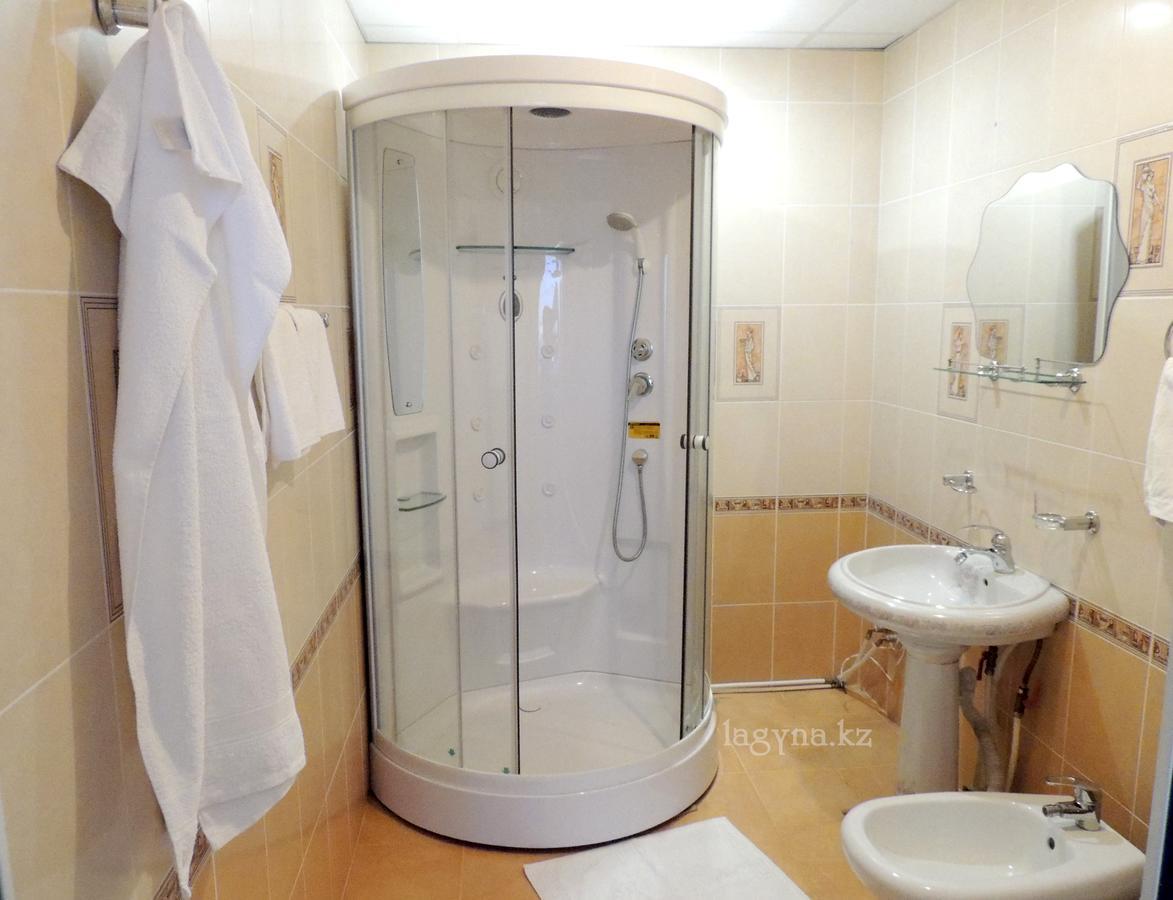 Hôtel Laguna à Kostanay Extérieur photo